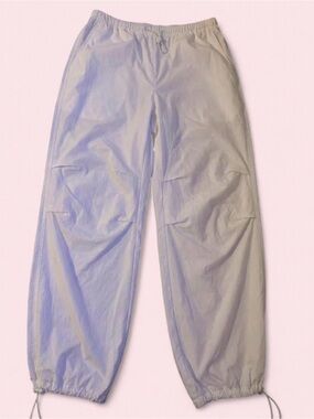 White wide-leg parachute pants🤍